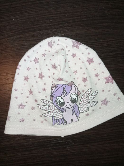 Продам яркую модную шапку для девочки