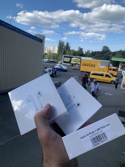 Продам Apple AirPods 2 кейс наушники весь комплект с коробкой новые