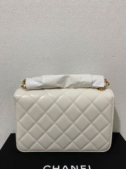 Bolsa CHANEL Classic Flap Original – Couro Branco com Ferragem Dourada