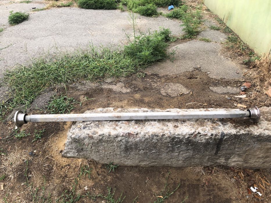 Вісь на легкоаий причеп
