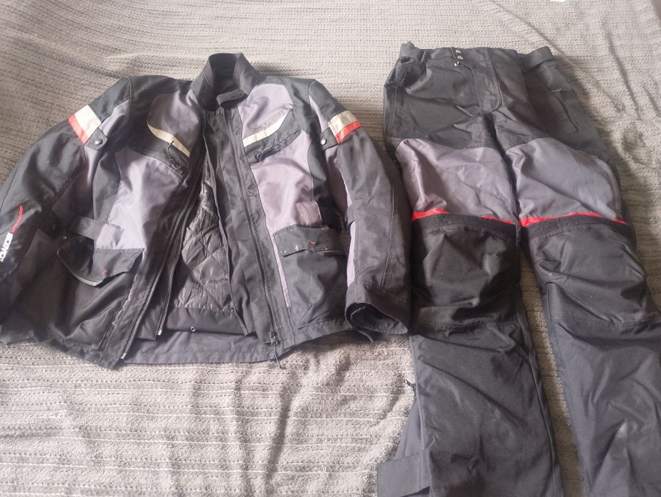 Мото костюм з підкладкою розмір м,л підійде на  параметри 175/80,телеф