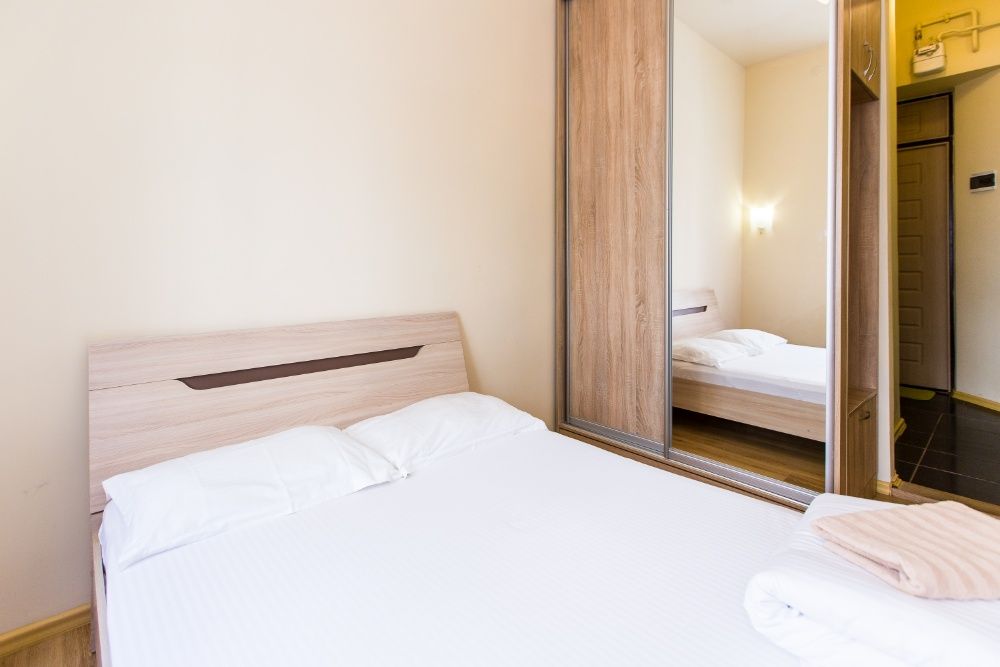 Студія в центрі Кониського 7