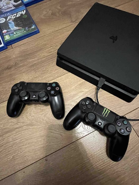 PS 4  slim + gry i kierownica