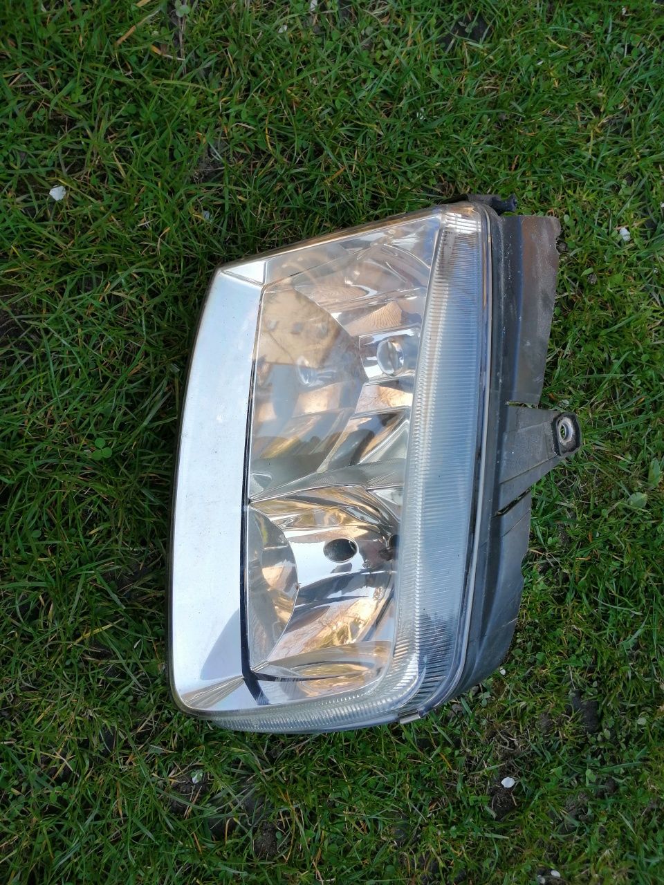 Lampa prawa volkswagen Polo 6n