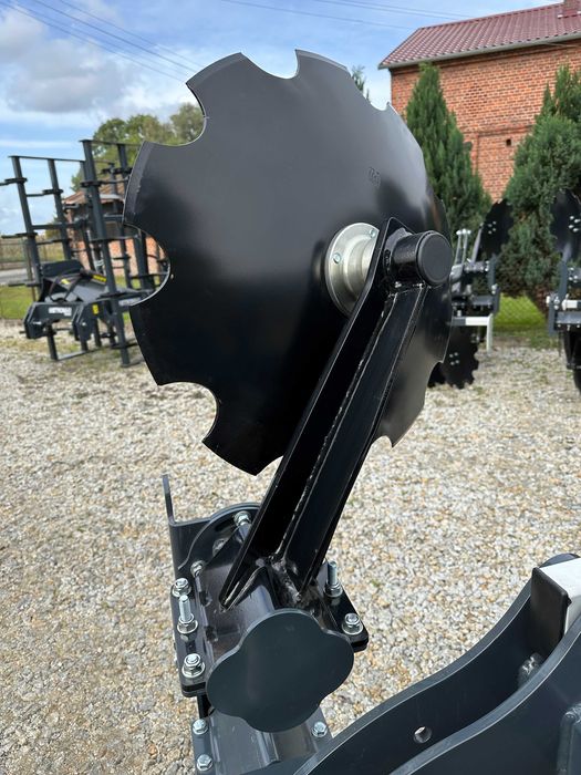 Brona talerzowa KAMER HEAVY 3000 talerzówka z regulacją rozstawu 3 m