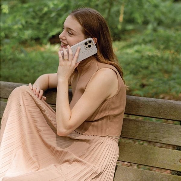 Etui Uniq Coehl Terrazzo Na Iphone 14 Plus - Piaskowe