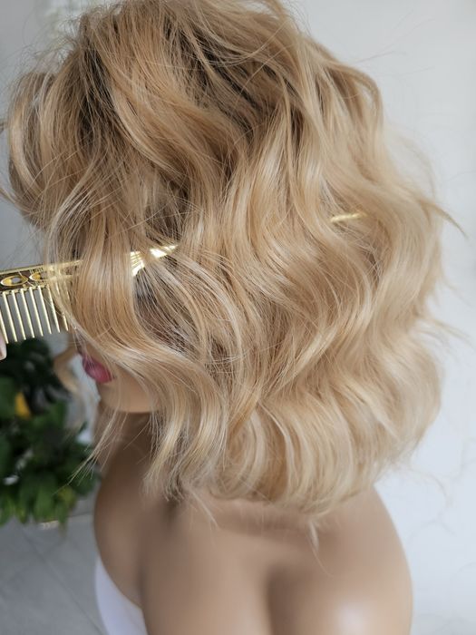 Peruka fale Giselle piaskowy blond z odrostem naturalny efekt