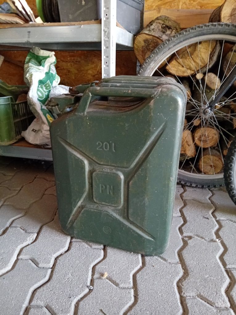 Karnister metalowy