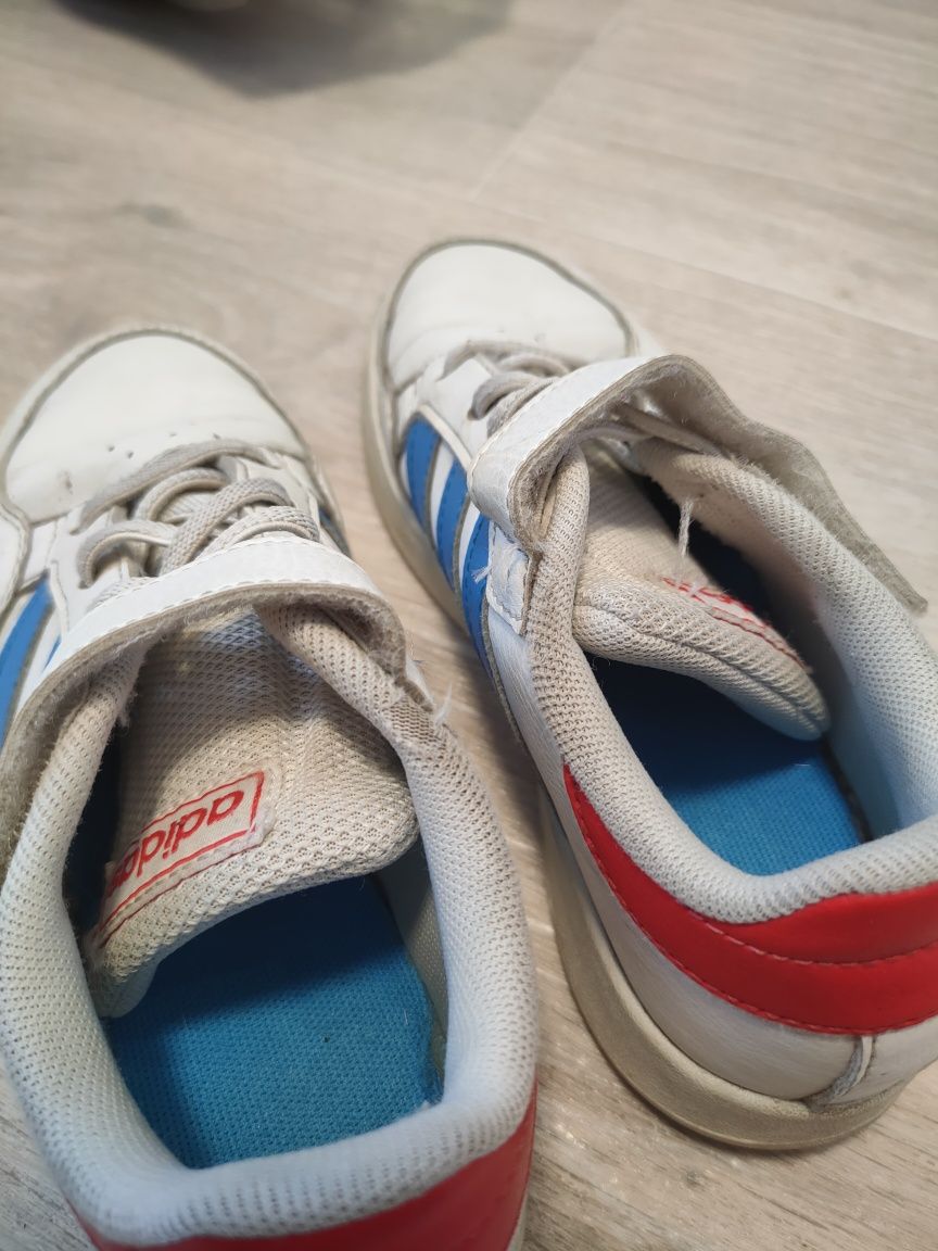 Кросівки для дівчинки Adidas 33 розмір