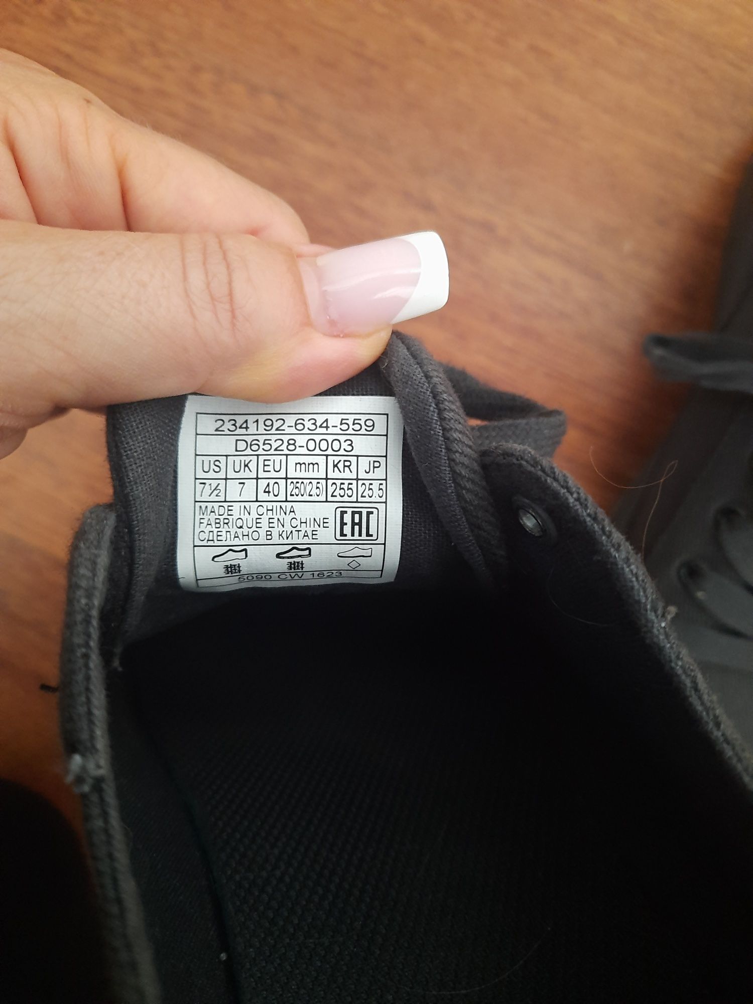 Czarne damskie trampki Levi's Guess rozmiar 40