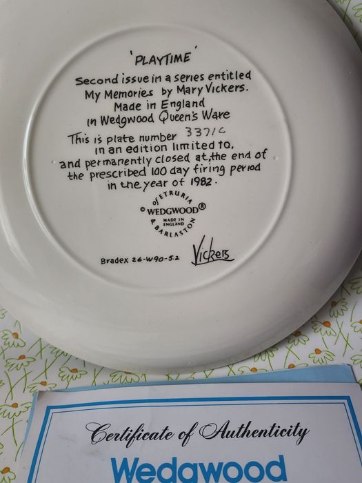Talerze kolekcjonerskie seria Dzieci  certyfikat WEDGWOOD 3szt.