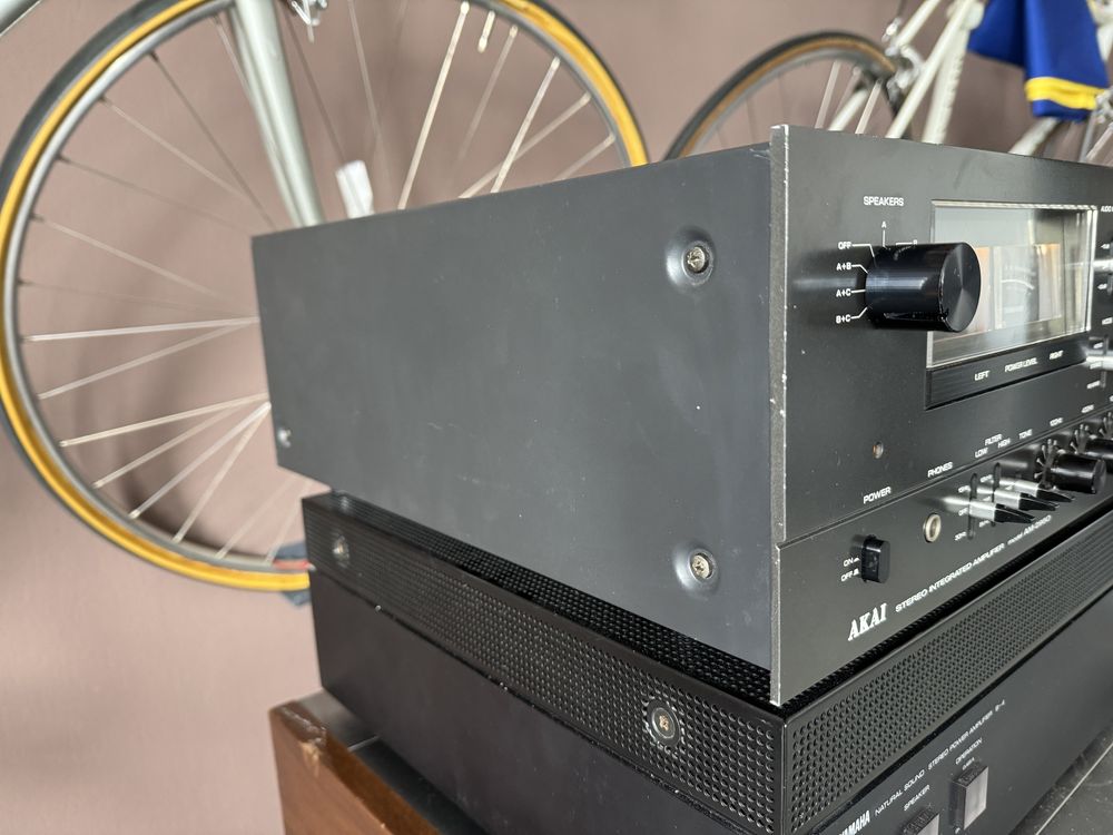 Топовий підсилювач Akai 2950