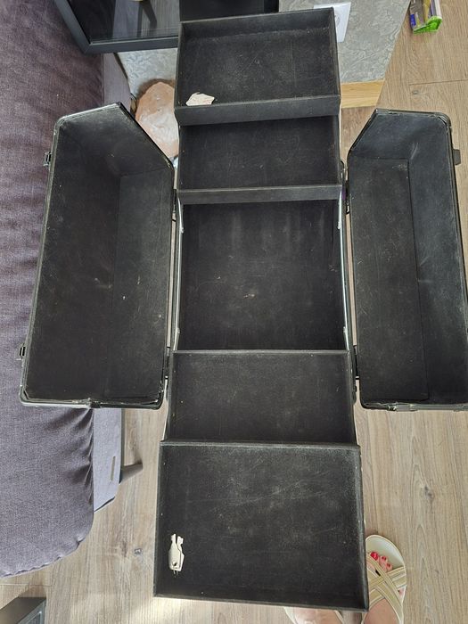 Kufer kuferek kosmetyczny mobilny