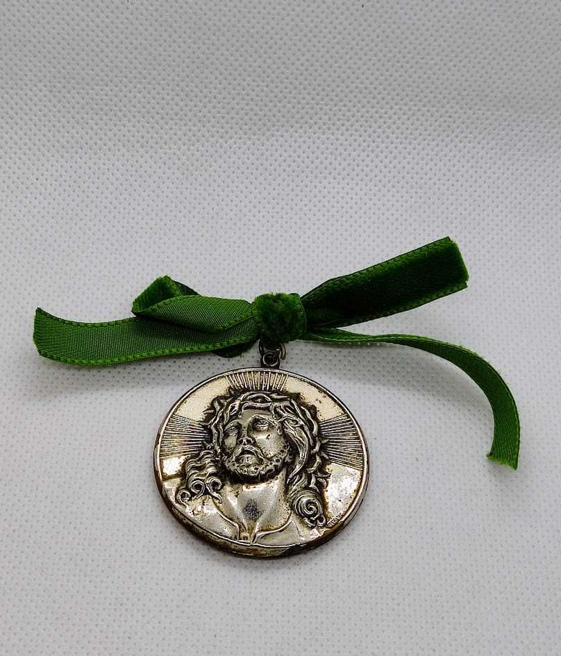 Medalha antiga de Nossa Senhora de Fátima e Jesus Cristo no verso