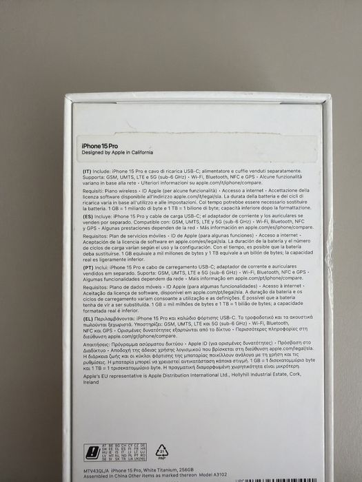 Vendo iPhone 15 Pro White Titanium 256GB c/ Capa Apple Magsafe