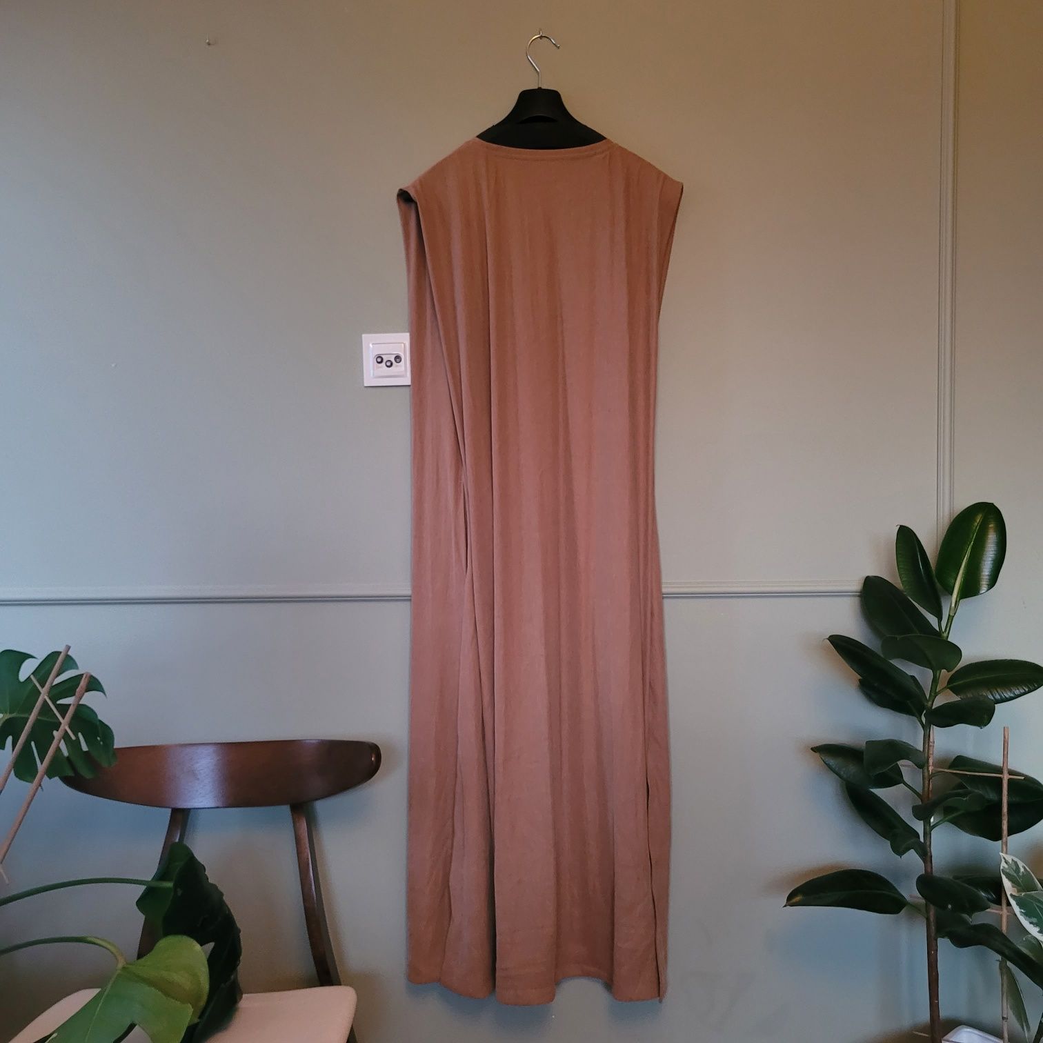 Nowa elegancka prosta sukienka Arket