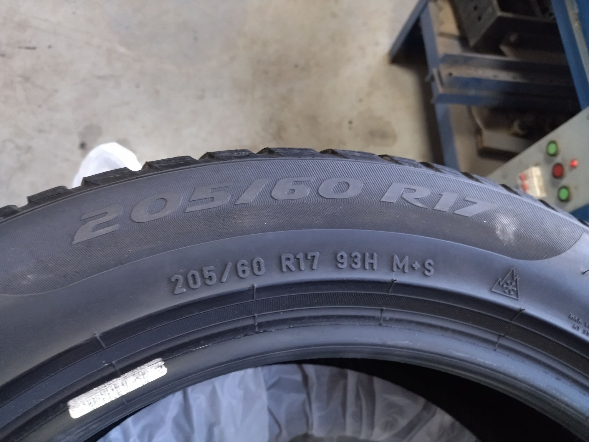 Pirelli 205/60/17