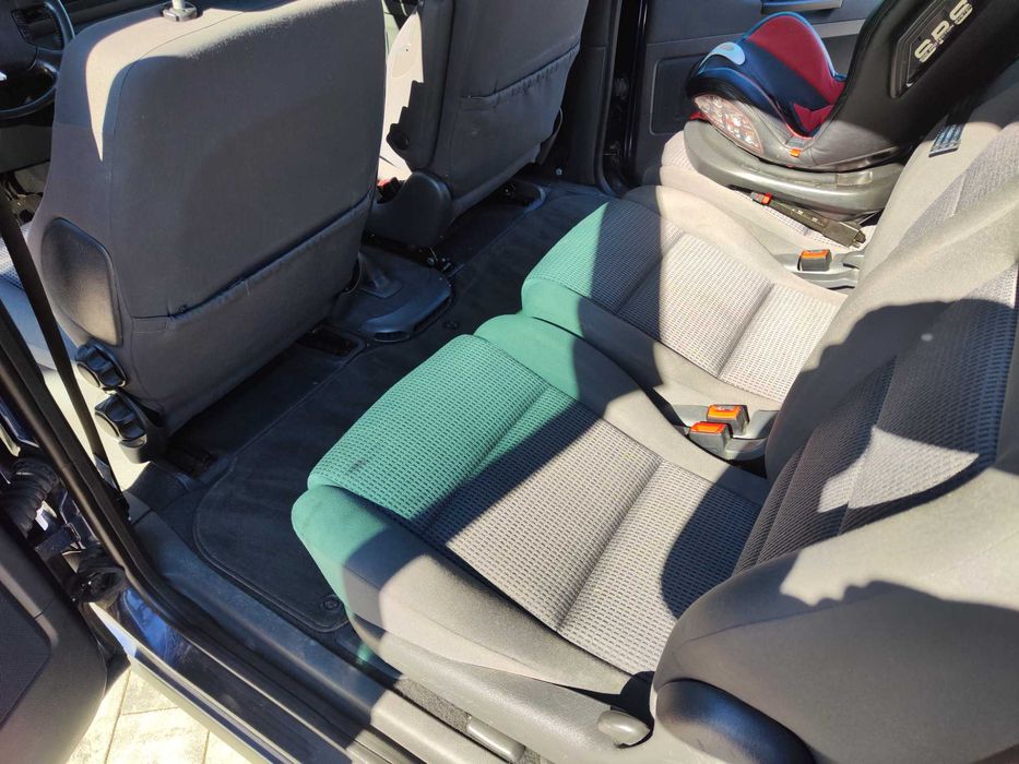 VW - Sharan 1.9 TDI - 115 , 7-mio osobowy , 4motion 4x4 .