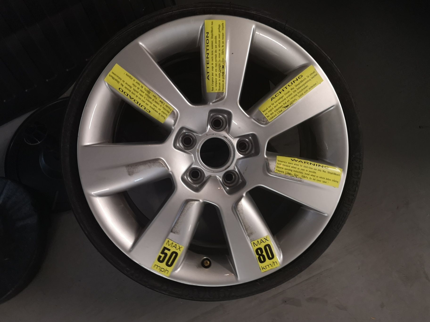 Jante e pneu suplente original audi 205/60/17