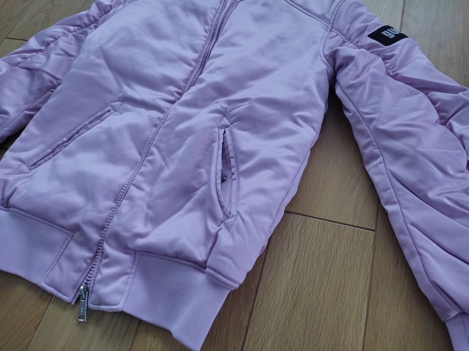 kurtka bomberka firmy Guess rozm S  36/ 38 na podszece lekko ocieplana