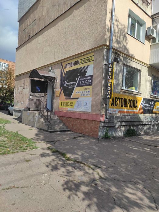 Продам приміщення, район Айсберг, з усіма зручностями.