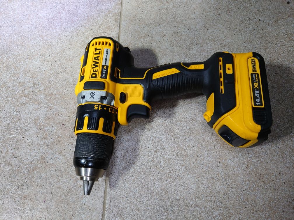 Шуруповерт Dewalt 14,4v.