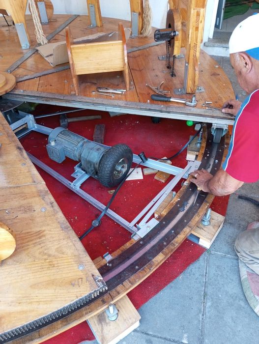 Carrossel em madeira