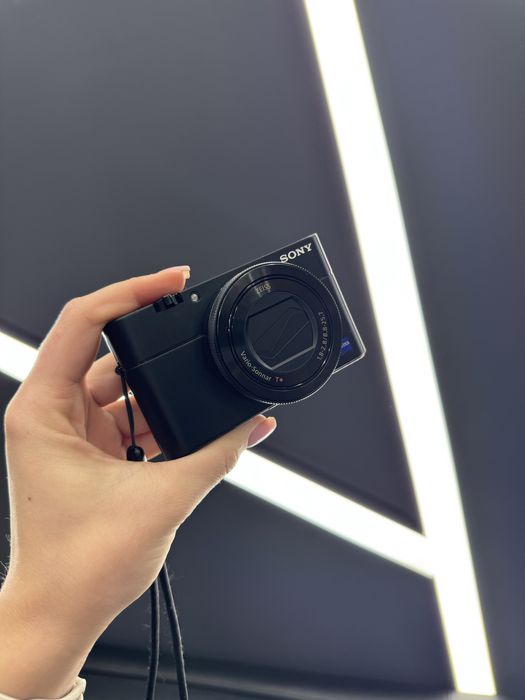 Sony RX 100 V покоління, ідентичний, навіть кращий за G7X mark 2