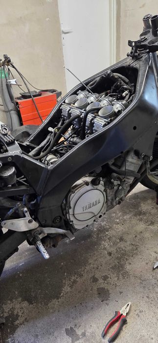 Yamaha na chodzie z dokumentami 750 yzf 1996 rok