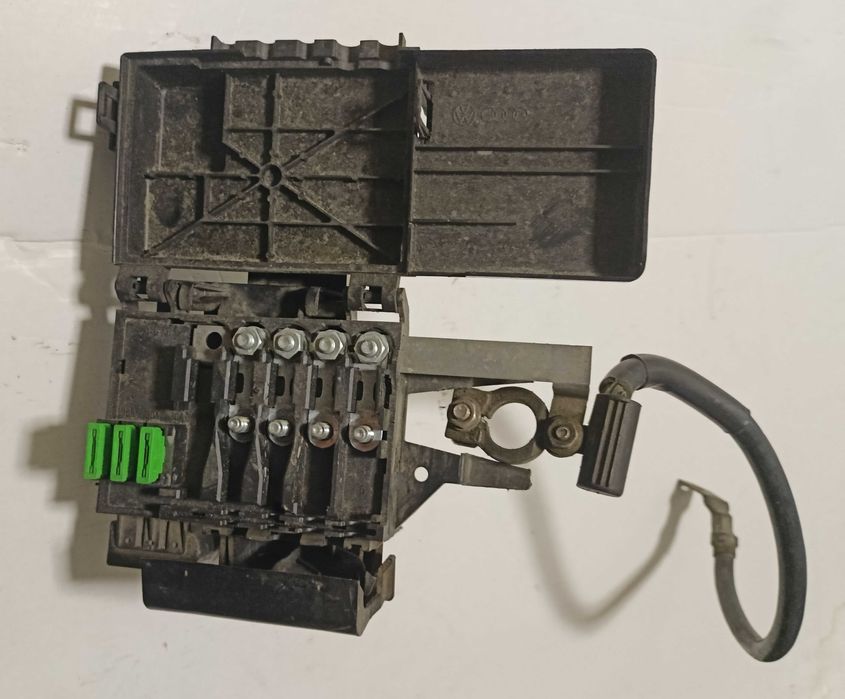 puszka bezpieczników vw golf 4 bora octavia akumulatorowa stary typ