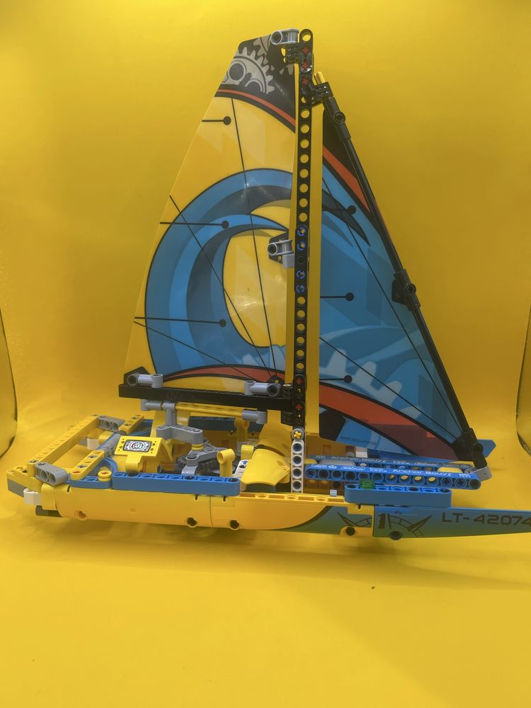 Lego Technic 42074 - Jacht Wyscigowy