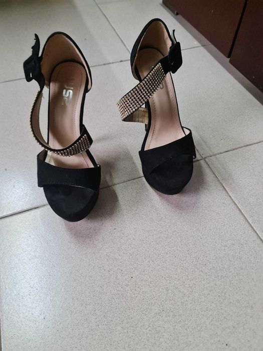 Sapato para Senhora Preto C/ Brilhantes - Tamanho 37