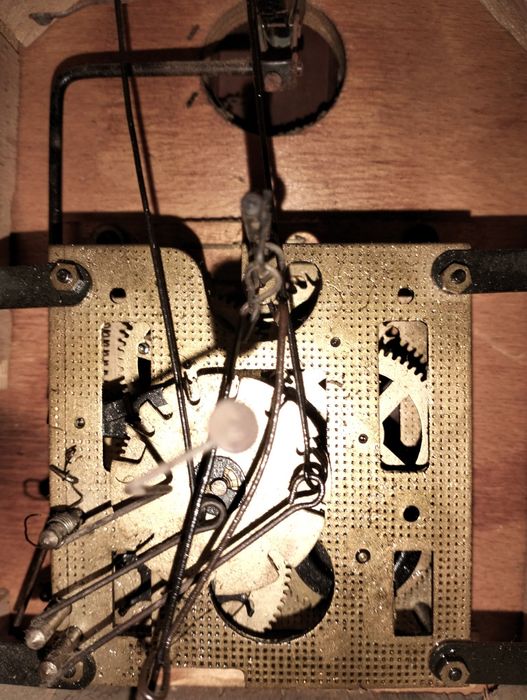 Obudowa z mechanizmem zegara z kukułką Majak