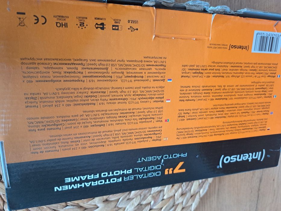 Cyfrowa ramka do zdjęć z pudelkiem