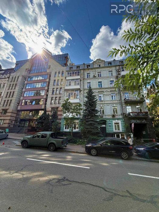 БЕЗ% Продаж 3-кімнатної квартири  вул. Богдана Хмельницького, 57 юа