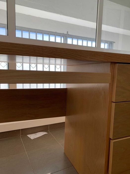 Secretária de Madeira Maciça