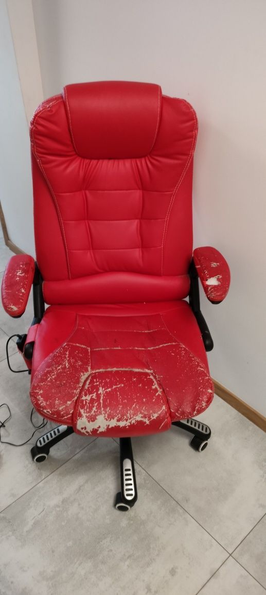 Fotel obrotowy biurowy z masażerem