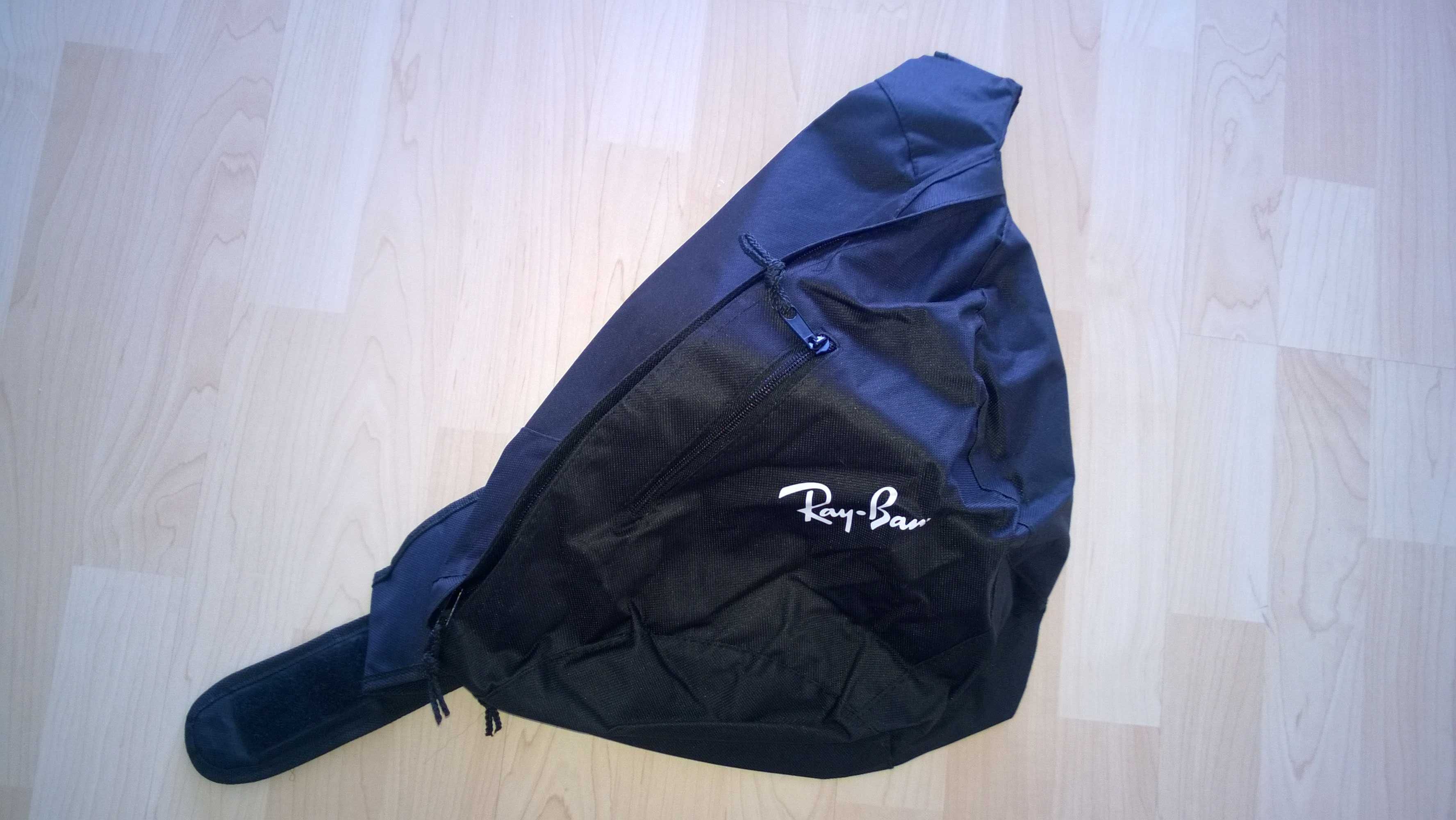 Mochila Preta Ray-Ban, com fecho, nova