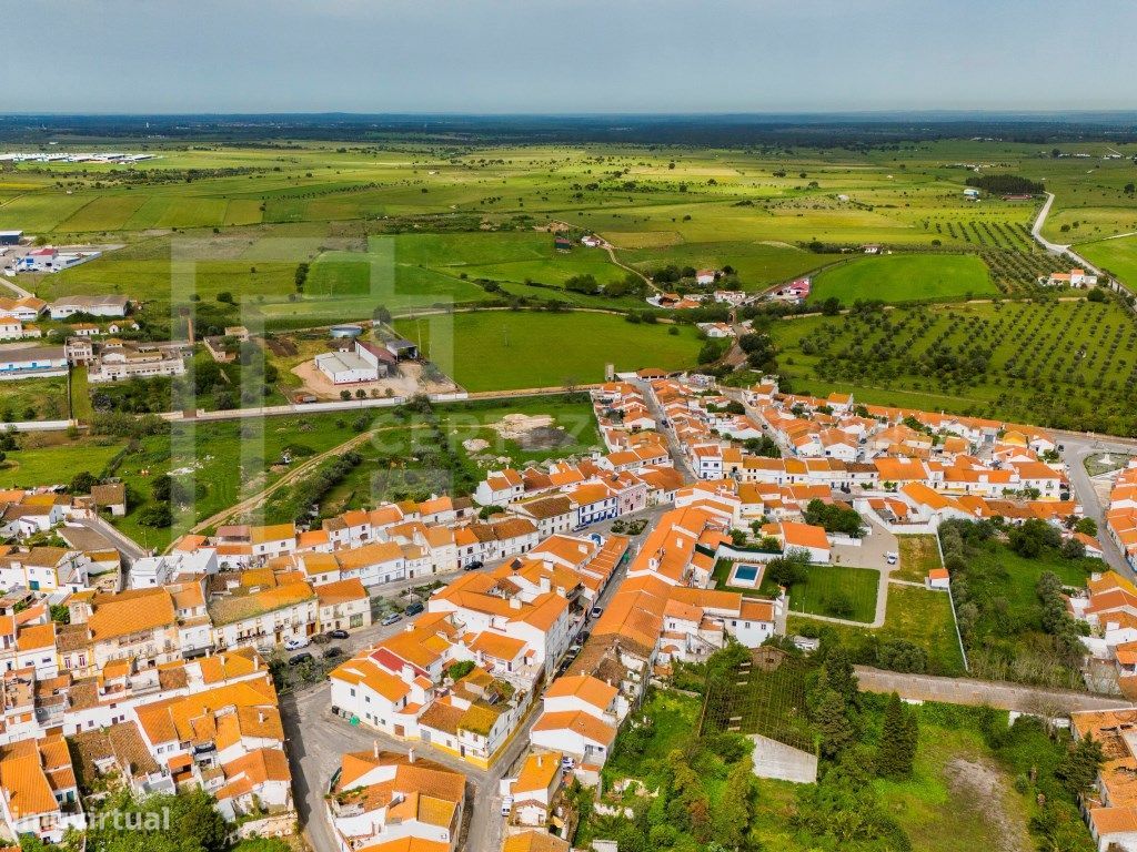 Dois Prédios para Reabilitar no Centro de Sousel - Uma Oportunidade...