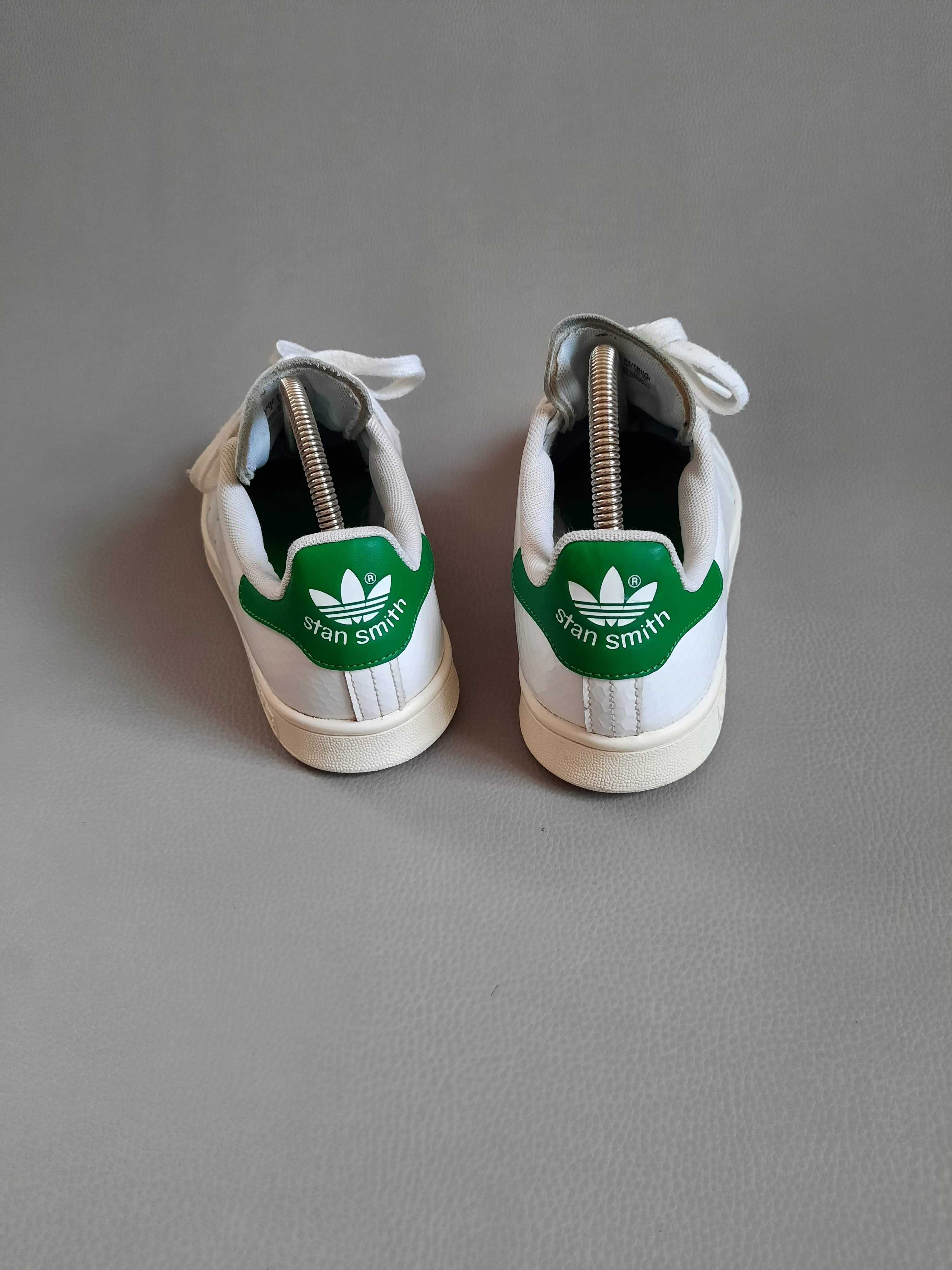 Базові білі кросівки Adidas Stan Smith