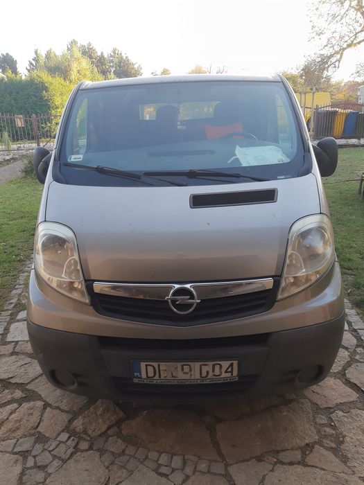 Opel Vivaro long 2.5 cdti pół automat 2006 r.