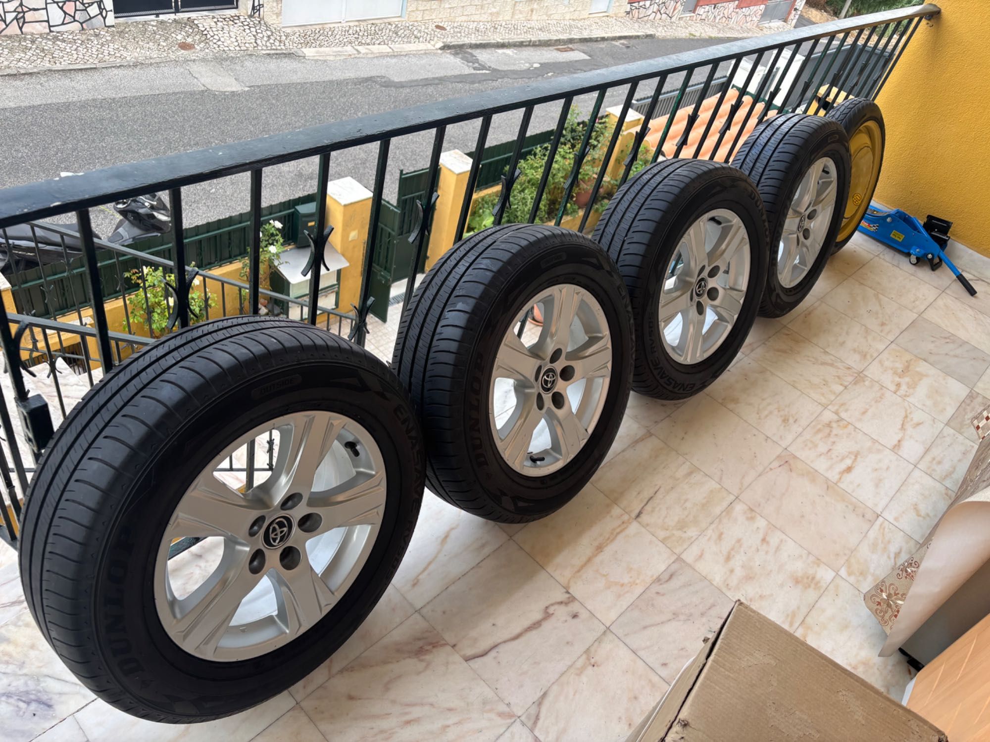 4 X Jantes  16 Toyota genuínas com 4 pneus Dunlop 215/65/16 novos