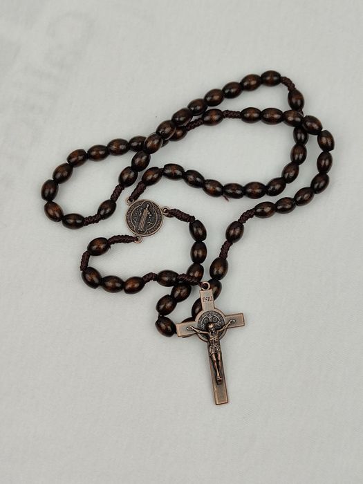 NOWY Naszyjnik wisiorek drewniany różaniec krzyż krzyżyk Jezus Bóg