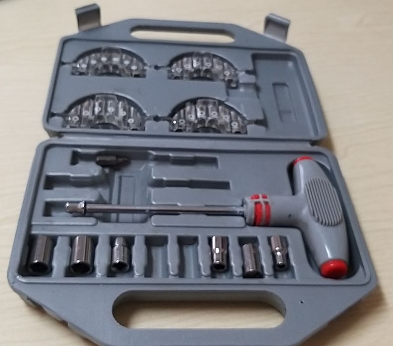 Rebites e Chaves de caixa Sextavada