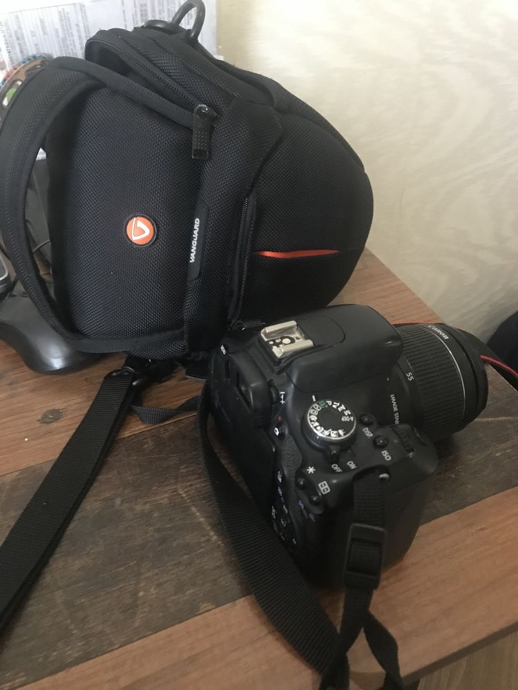 Продам фотоапарат Canon 600D