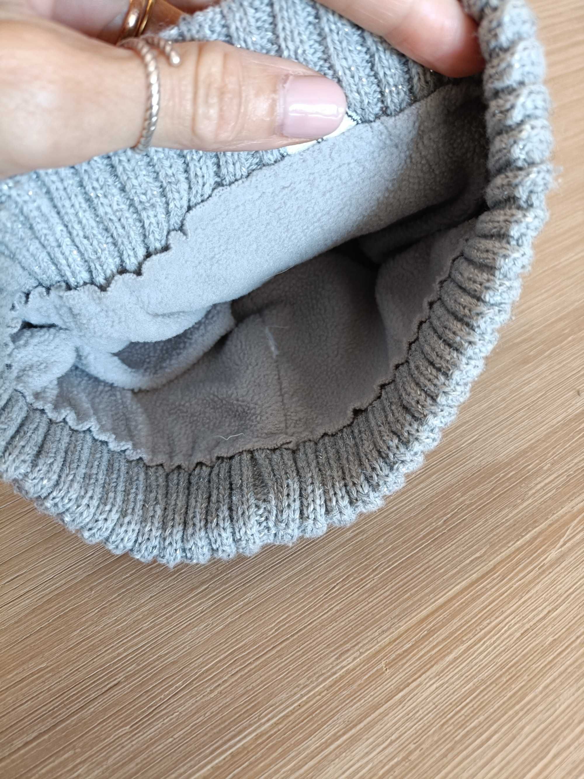 Gorro Minnie com pompons e forro quentinho (3-8 anos)