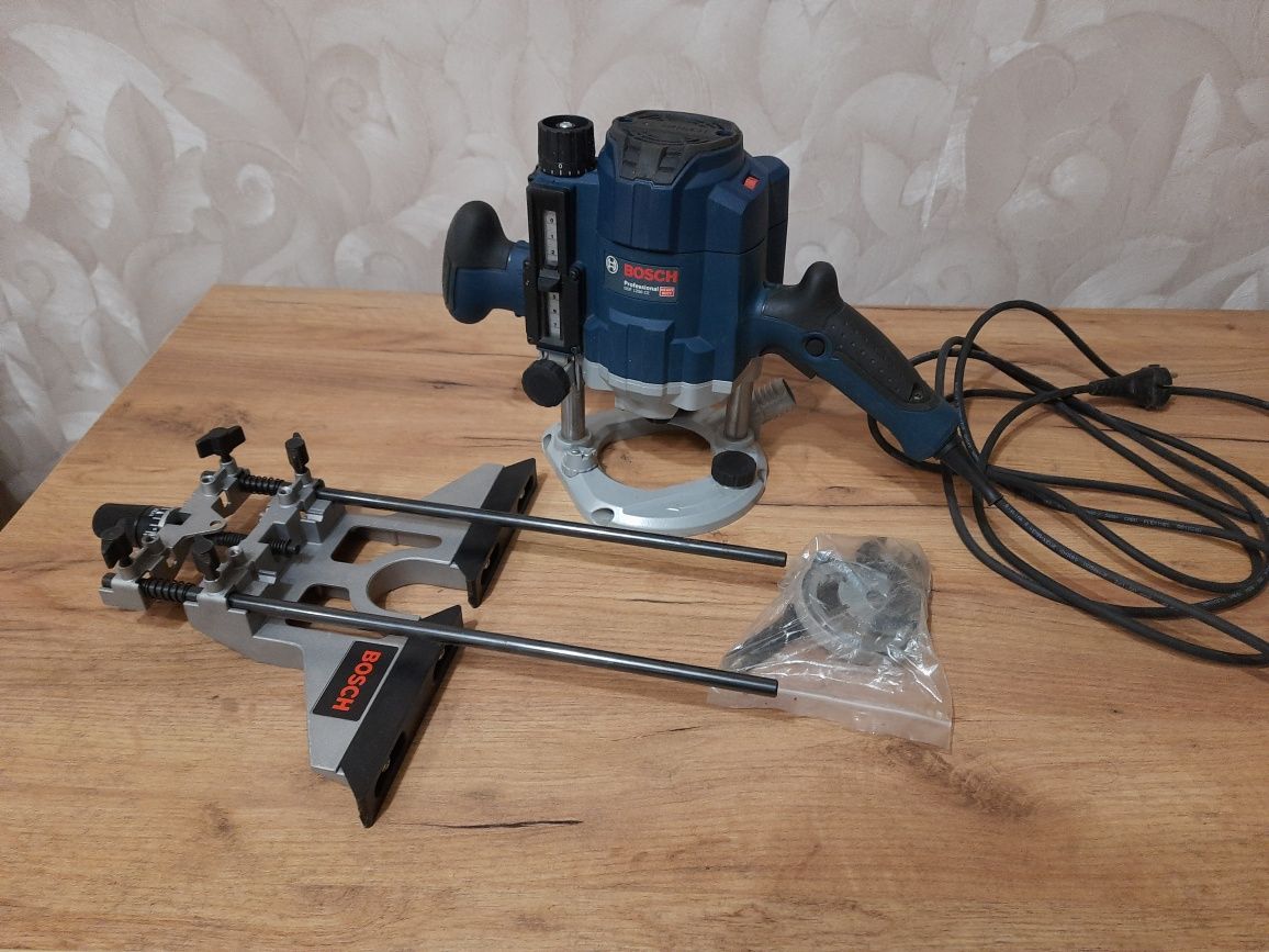 Терміново продамФрезер BOSCH GOF 1250 CE