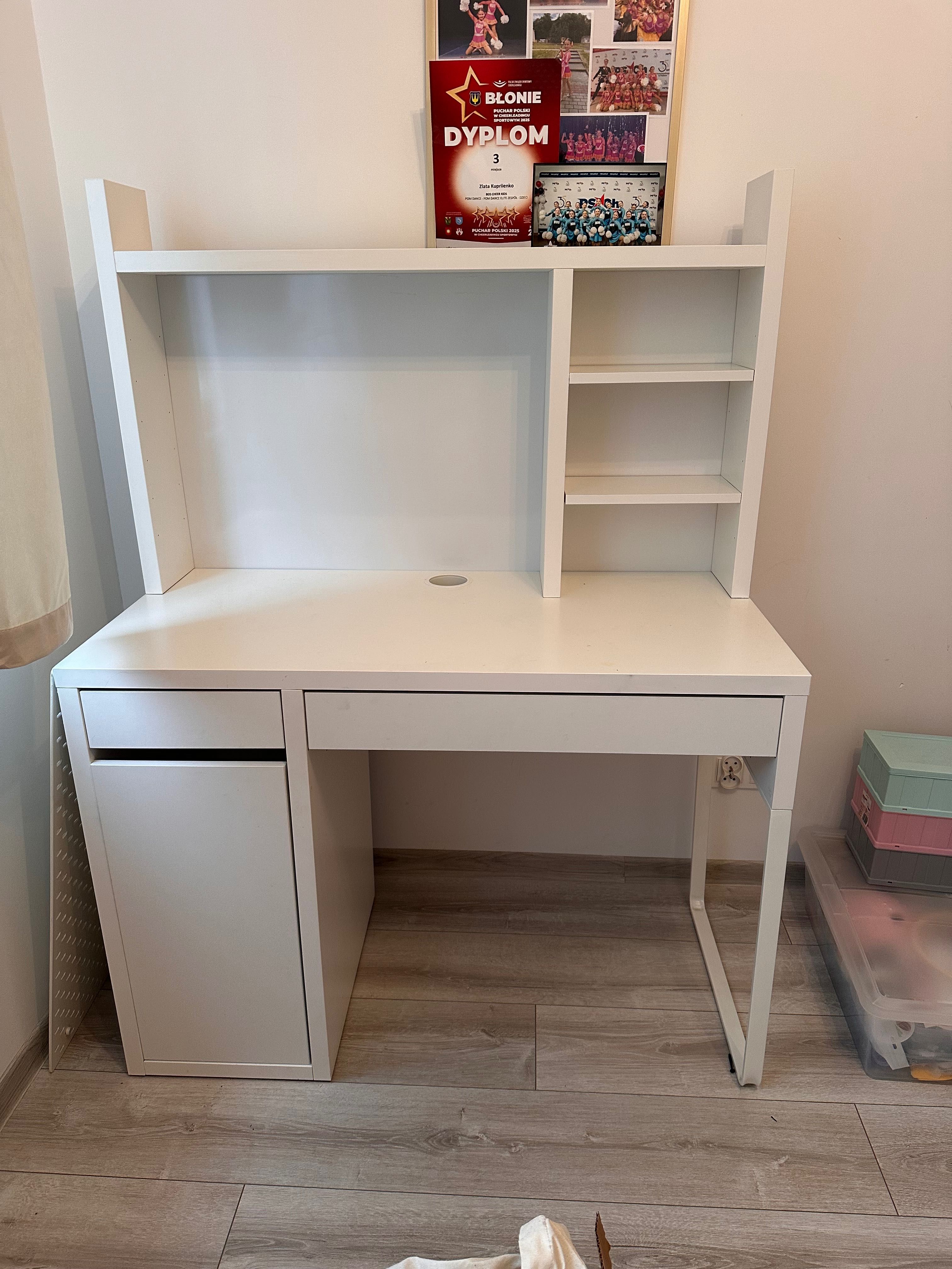 Biurko Ikea Micke z nadstawka