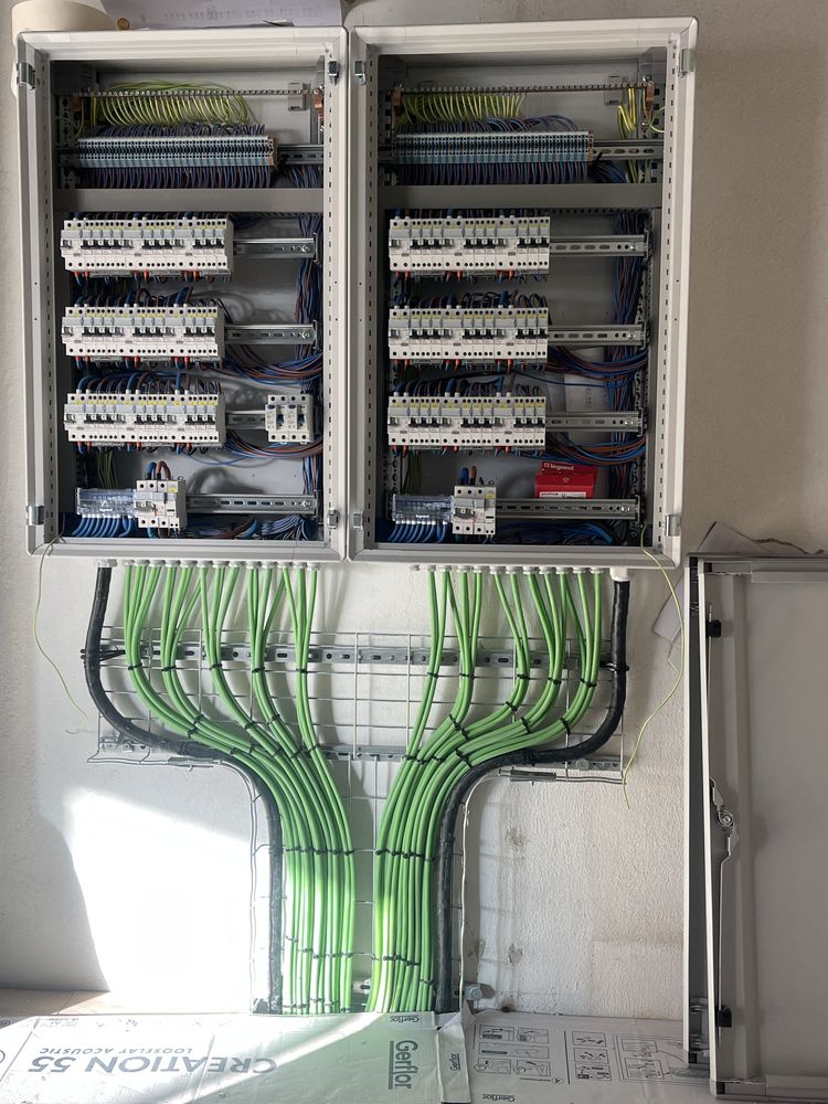 Eletricista serviço de manutenção