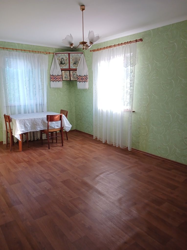 Терміново! Продам будинок у селі Витків біля ставка